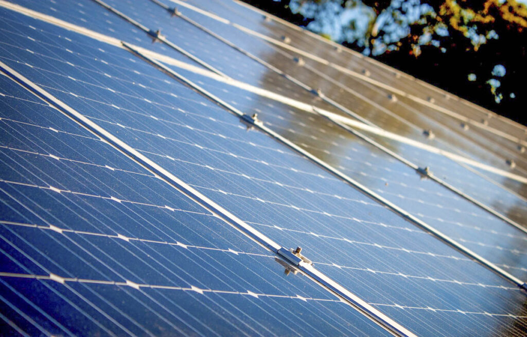 Hochwertige Photovoltaik-Module auf einem bei Palma de Mallorca