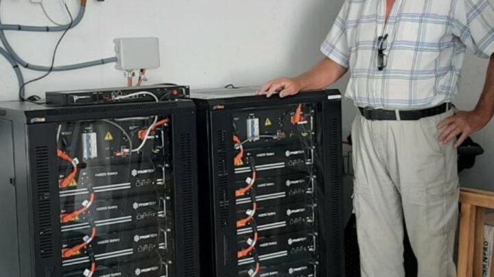 Nachhaltige Energielösung mit Energiespeicher und Solarmodulen in Santa Ponsa