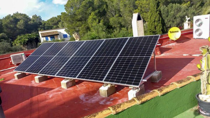 Solar-Inselanlage auf einem Landhaus in Paguera